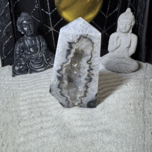 Tranche d’Onyx Noir et Blanc – Équilibre, Force et Élégance Naturelle